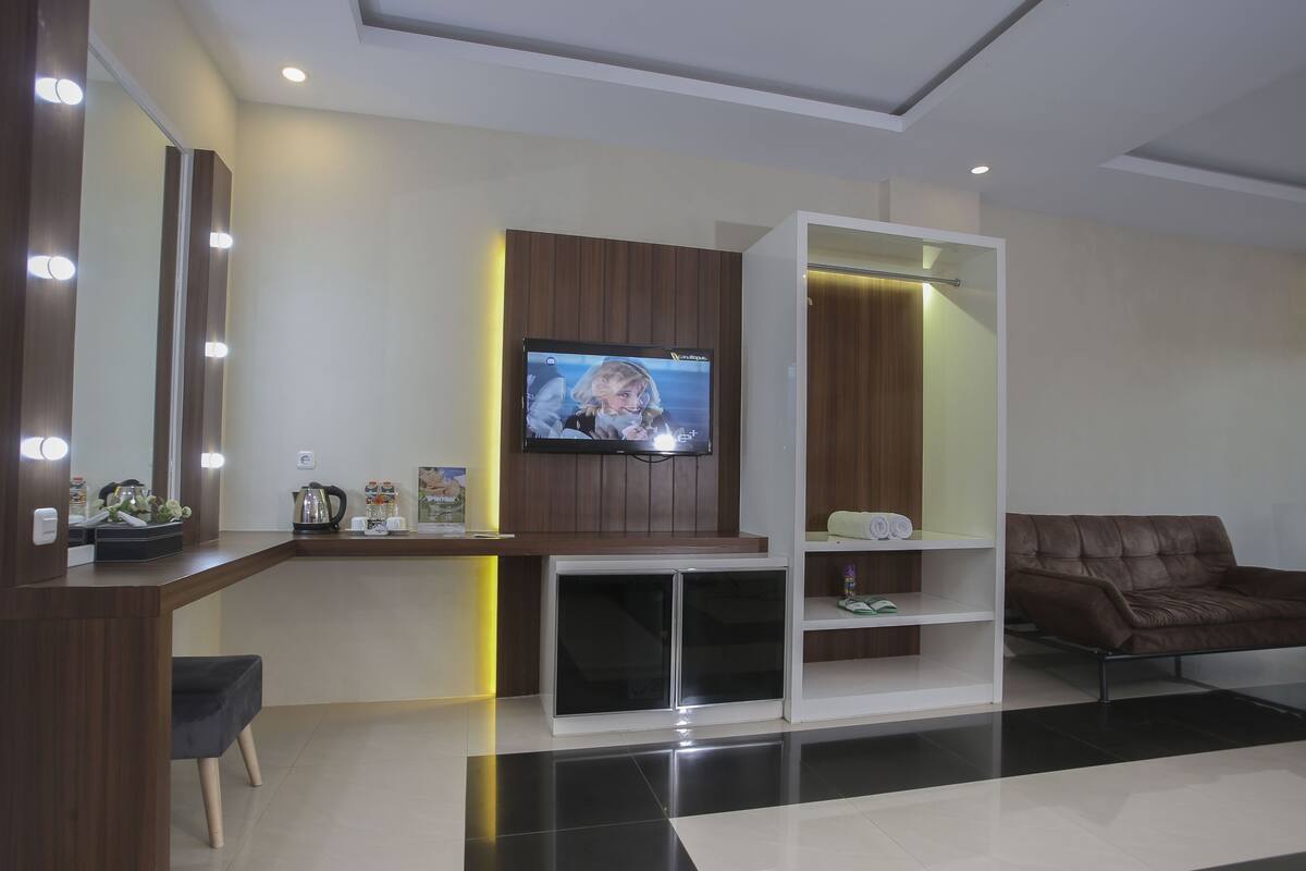 executive room, 1 bedroom, bathtub, garden area | 1 bedroom, minibar, desk, soundproofing