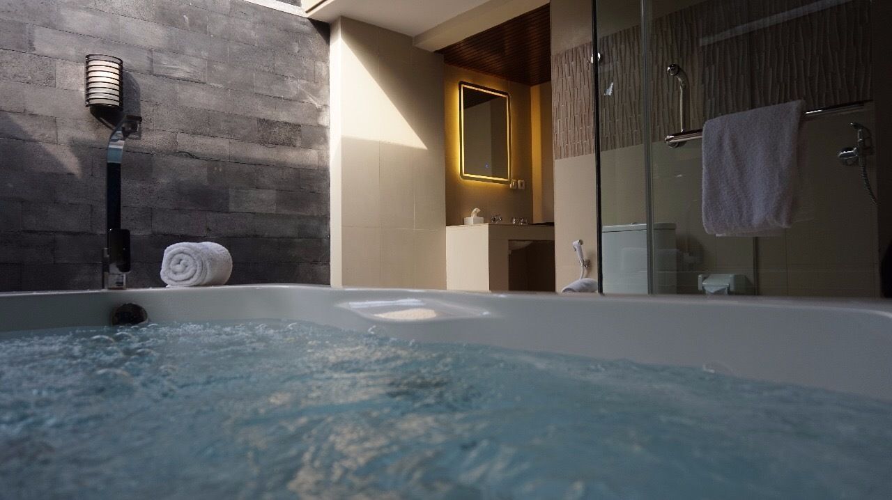 exclusive villa, 2 bedrooms, private pool | jetted bathtub