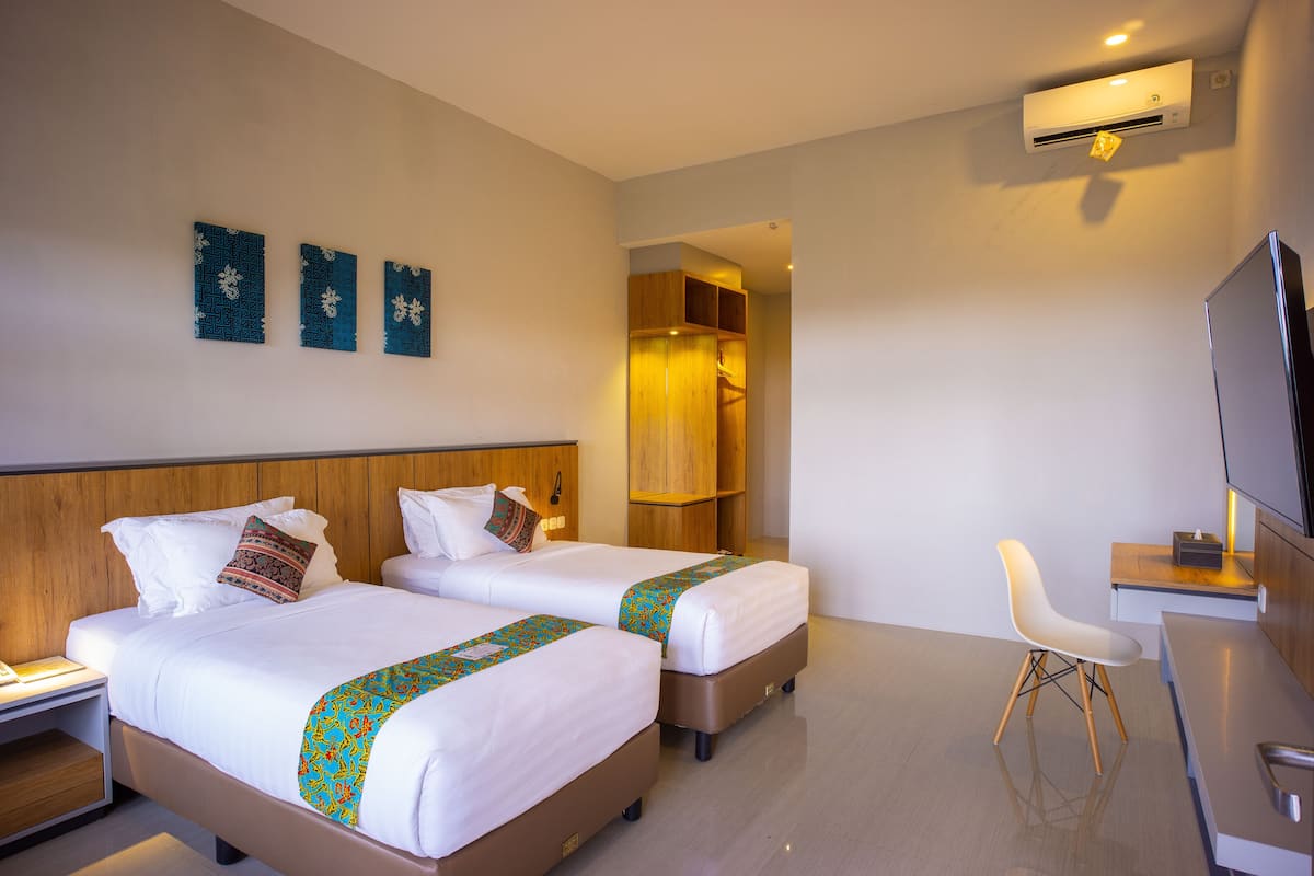 Deluxe kamer, 2 eenpersoonsbedden | 1 slaapkamer, een minibar, een bureau, geluiddichte muren