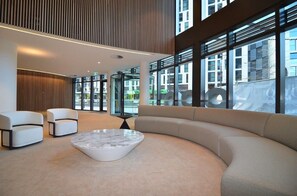 Lobby sitting area - Wyndel Apartments Riverside on Collins (Docklands)
