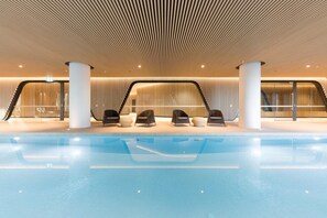 Indoor pool - Wyndel Apartments Riverside on Collins (Docklands)