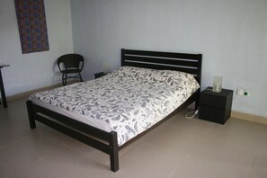 Daunenbettdecken, Schreibtisch, kostenlose Babybetten, kostenloses WLAN