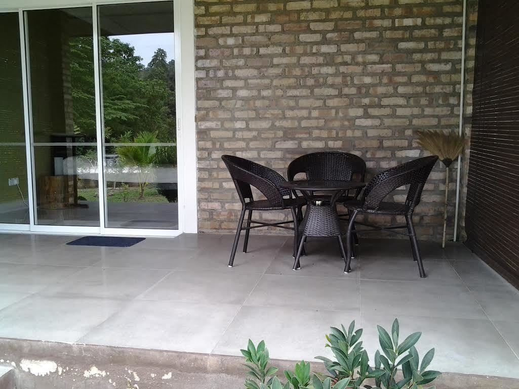 deluxe double room | down duvets, desk, free cots/infant beds, free wifi