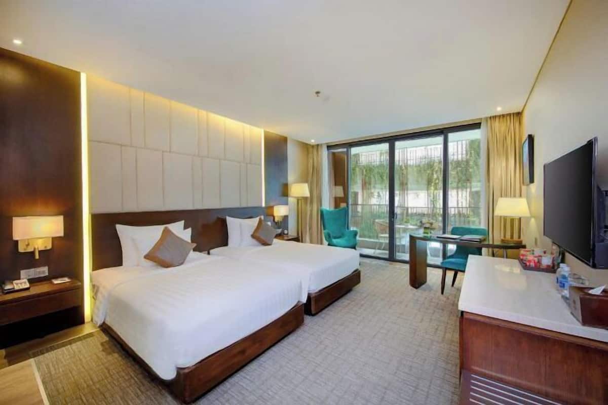 Minibar, in-room safe, desk, blackout drapes