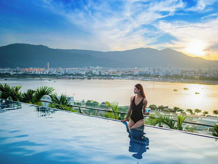 Outdoor pool, pool umbrellas, sun loungers