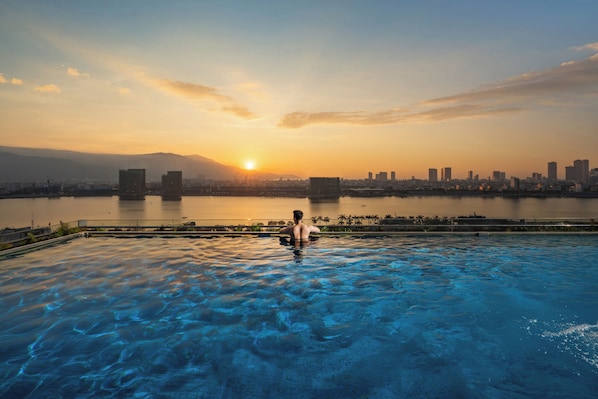 Outdoor pool, pool umbrellas, sun loungers