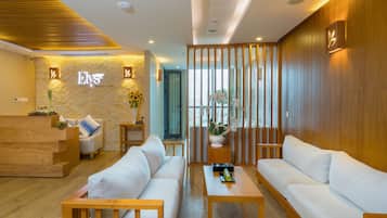 Couples treatment rooms, sauna, hot tub, steam room, body treatments