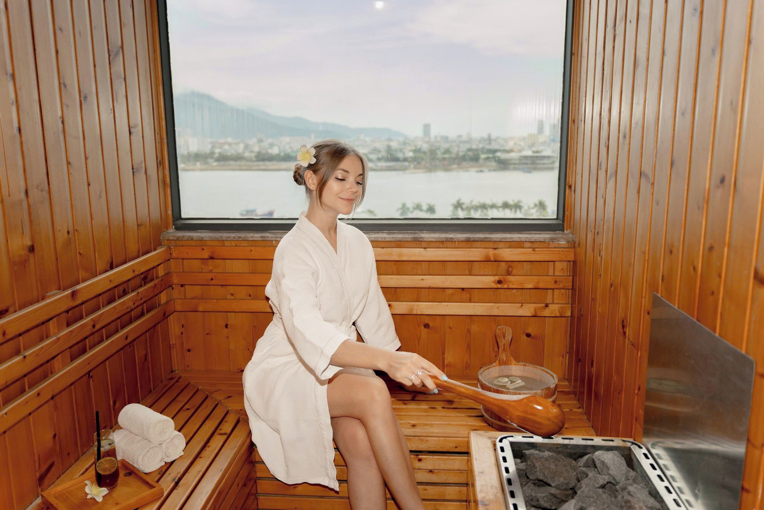 couples treatment room(s), sauna, hot tub, steam room, body treatments