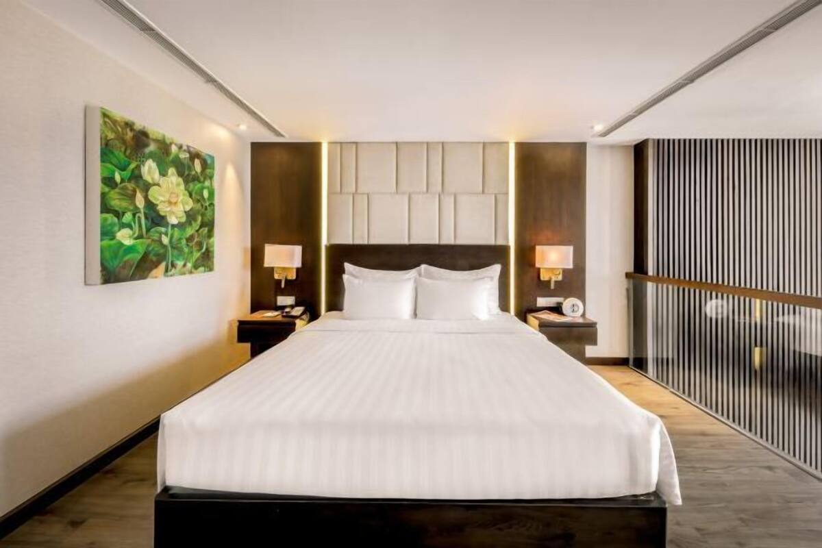 1 quarto, frigobar, cofres nos quartos, escrivaninha