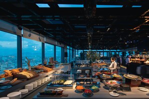 Daily buffet breakfast (VND 300000 per person)