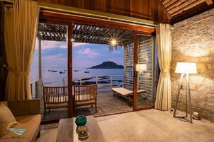 Bungalow (Ocean Front View) | Minibar, in-room safe, soundproofing, free WiFi