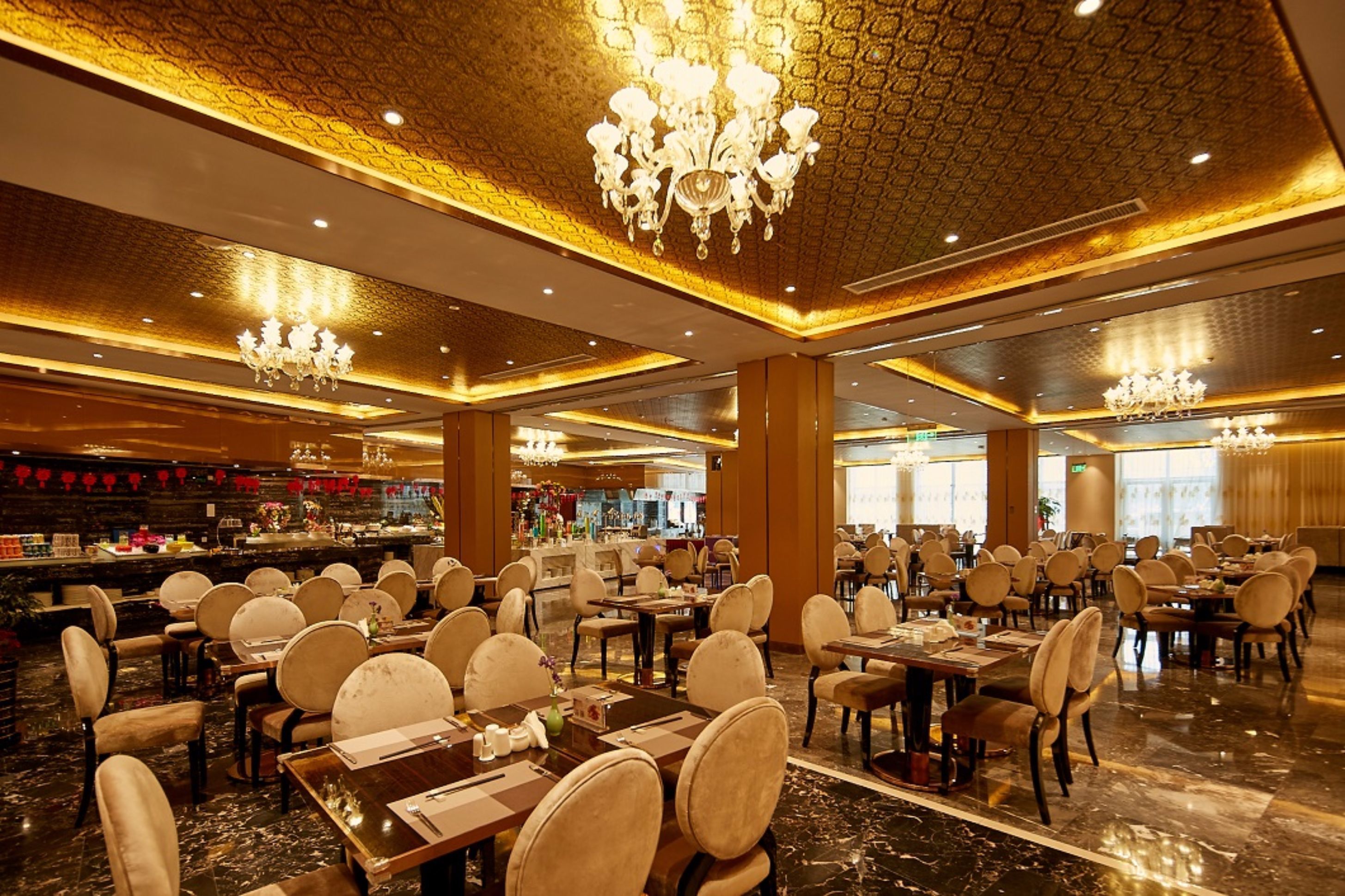 2 restaurants, breakfast, lunch served; local and international cuisine