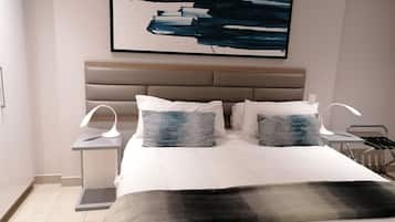 Business Triple Room | 1 bedroom, individually furnished, desk, laptop workspace