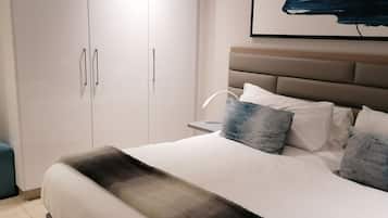 Business Triple Room | Individually furnished, desk, laptop workspace, WiFi