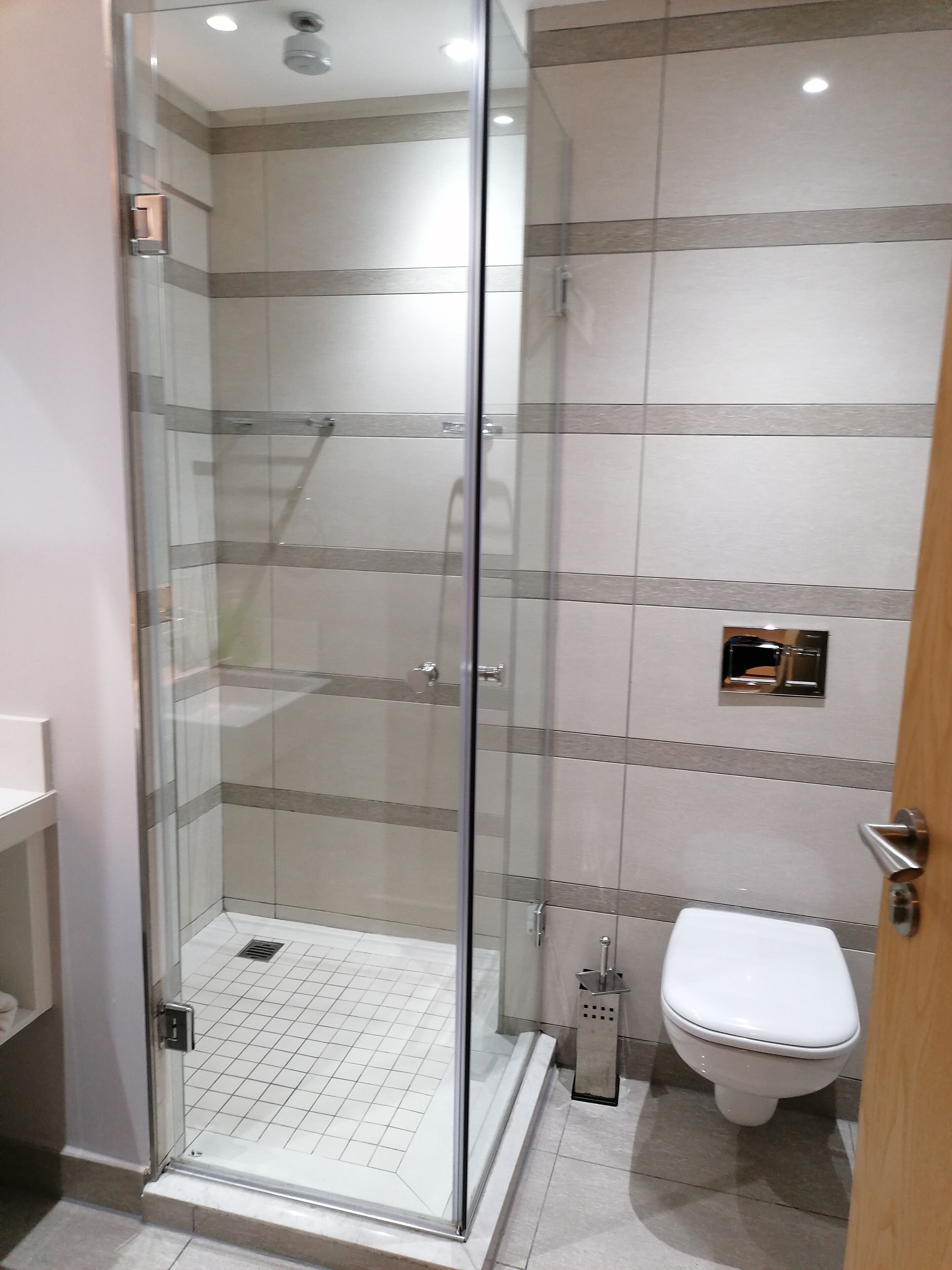 Business Triple Room | Bathroom | Towels