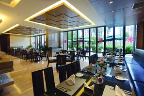 2 restaurants servant le petit déjeuner