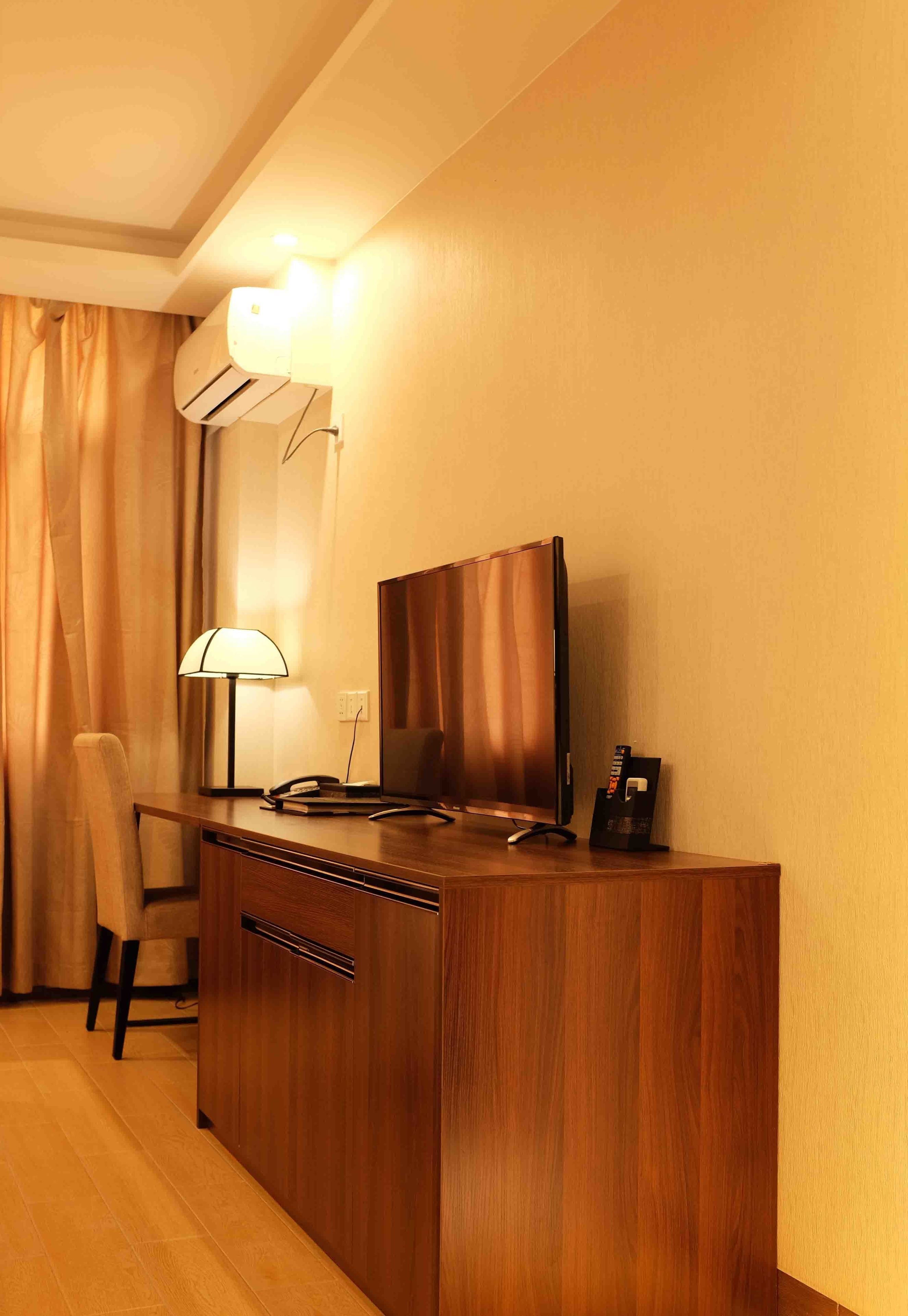 1 bedroom, minibar, in-room safe, desk