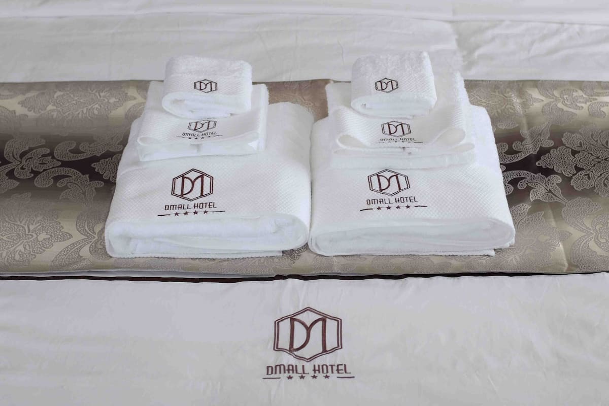 deluxe room, 1 king bed | bathroom amenities | shower, free toiletries, hair dryer, bathrobes