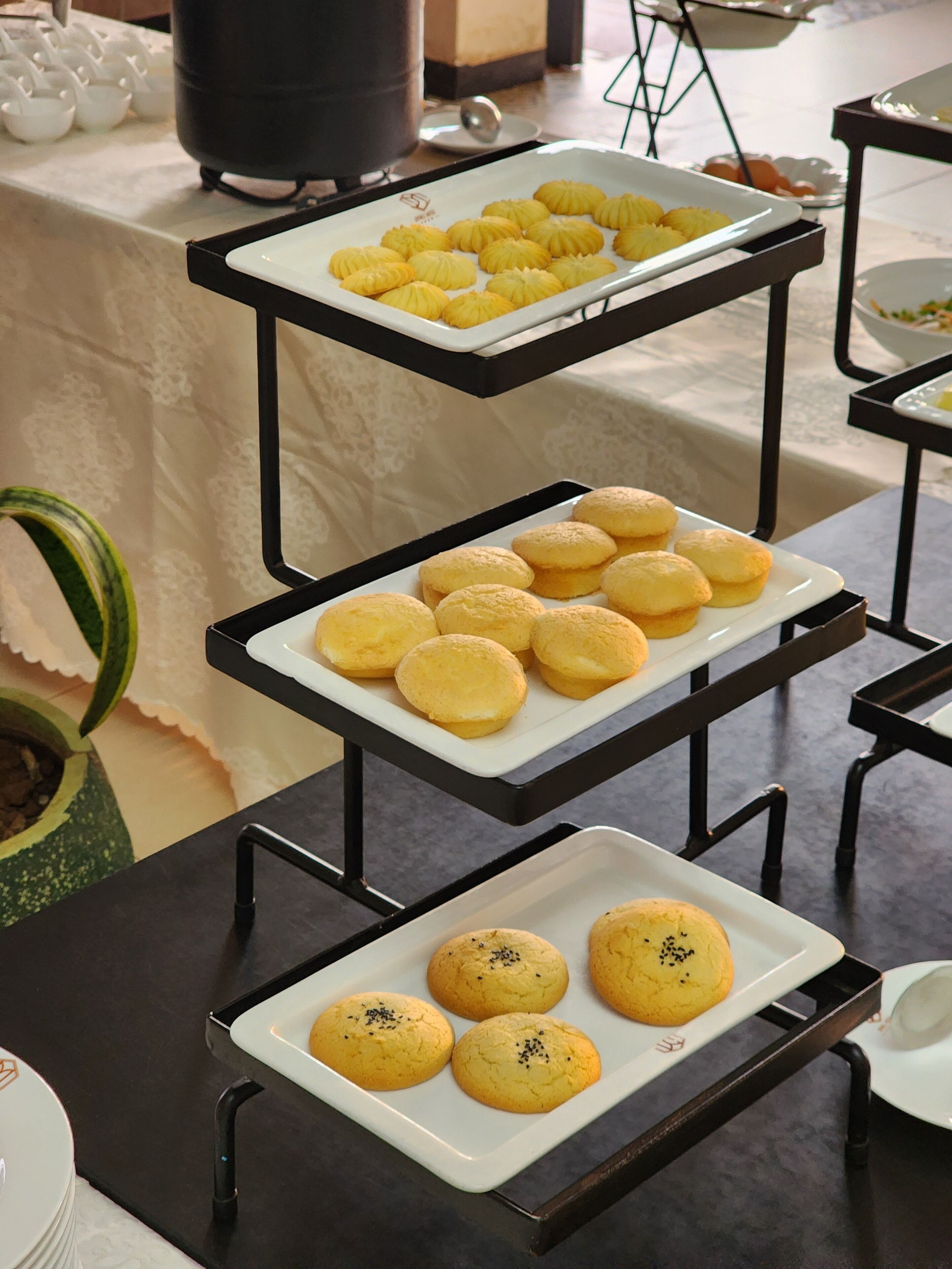 breakfast, lunch, dinner served; local and international cuisine