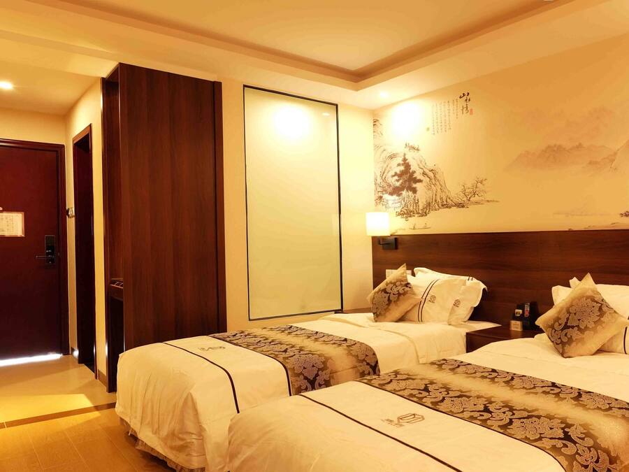 1 bedroom, minibar, in-room safe, desk