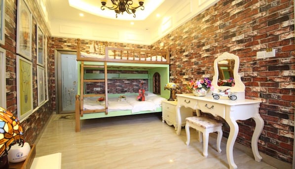 Premier Room | Meja, langsir/tirai gelap terus, Wi-fi percuma