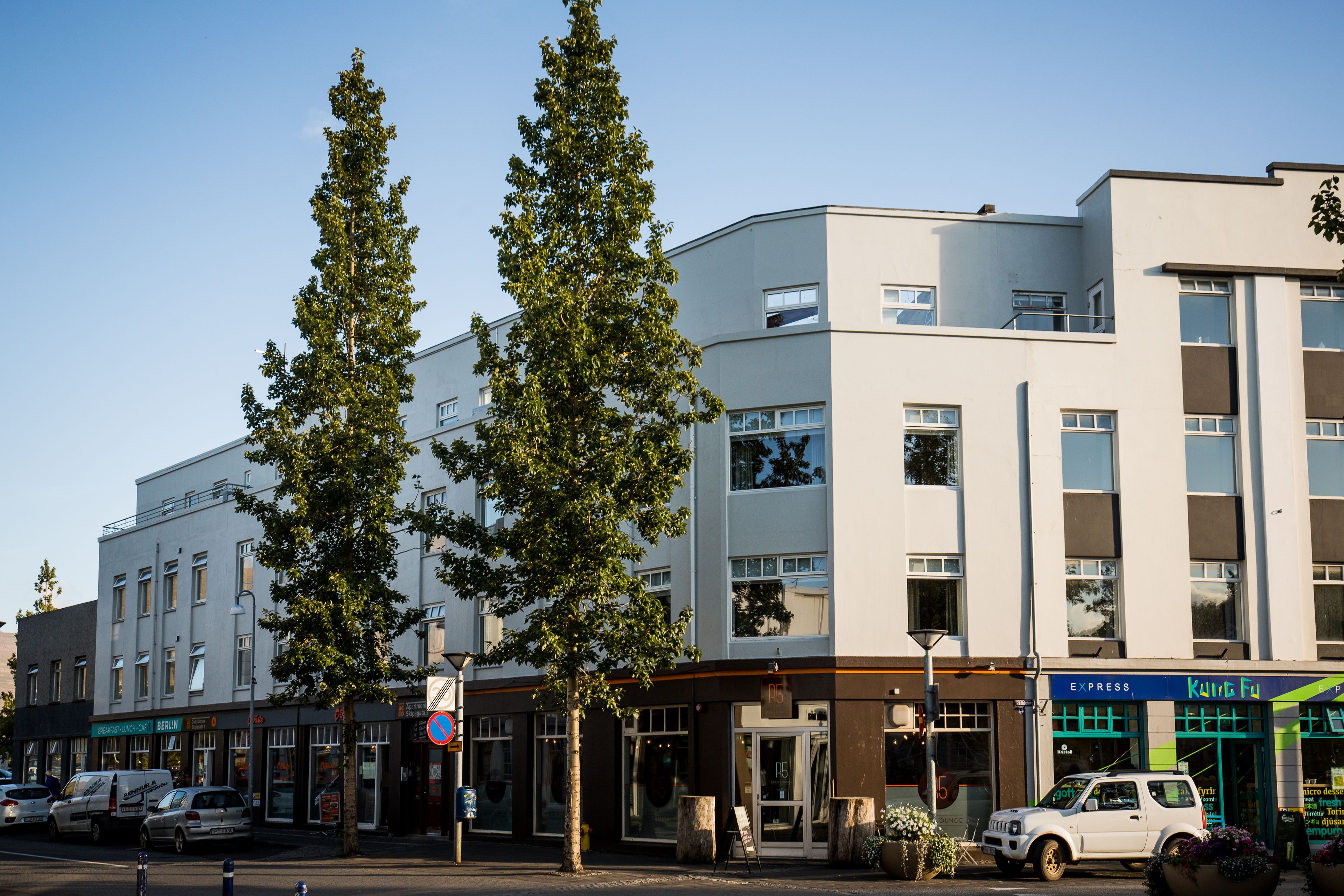 Vista frontal de la propiedad