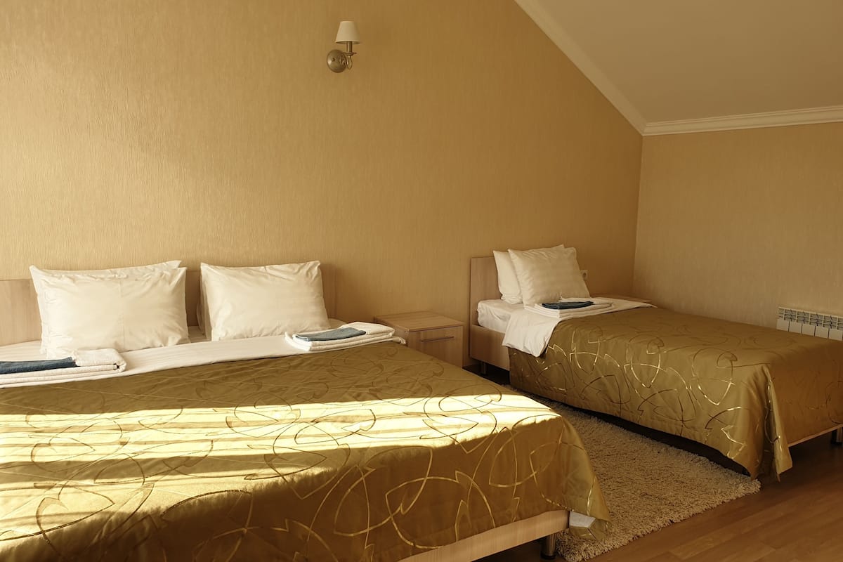 Superior Triple Room | Desk, soundproofing, iron/ironing board, free WiFi