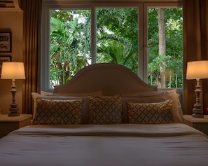 Deluxe Villa, 5 Bedrooms, Private Pool | 5 bedrooms, minibar, in-room safe, desk - Villa Empress Cebu (Cebu City)