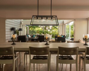 Deluxe Villa, 5 Bedrooms, Private Pool | In-room dining