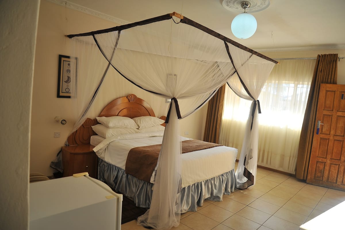 Standard Double Room | Desk, iron/ironing board, free WiFi, bed sheets