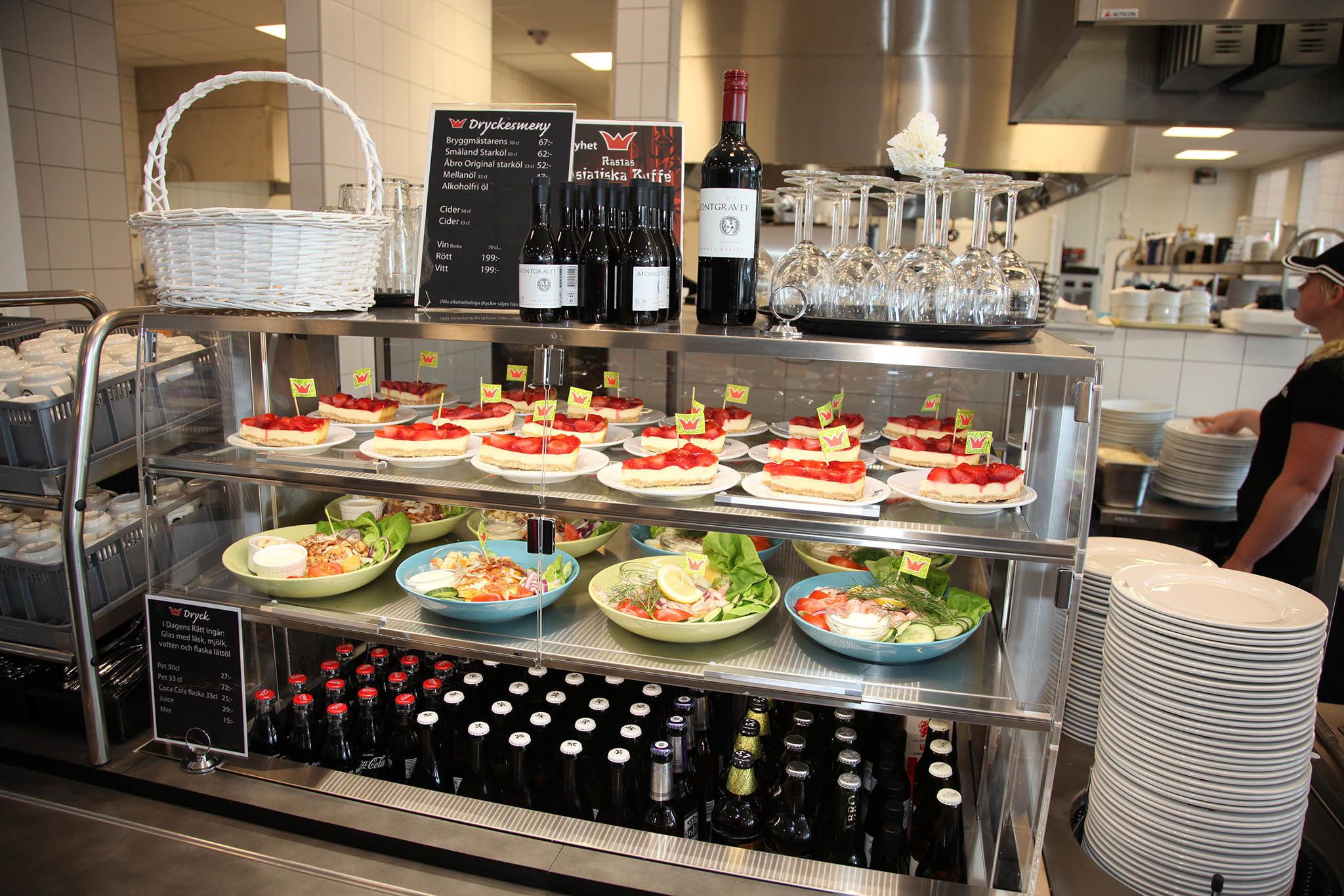 lunch and dinner served, scandinavian cuisine