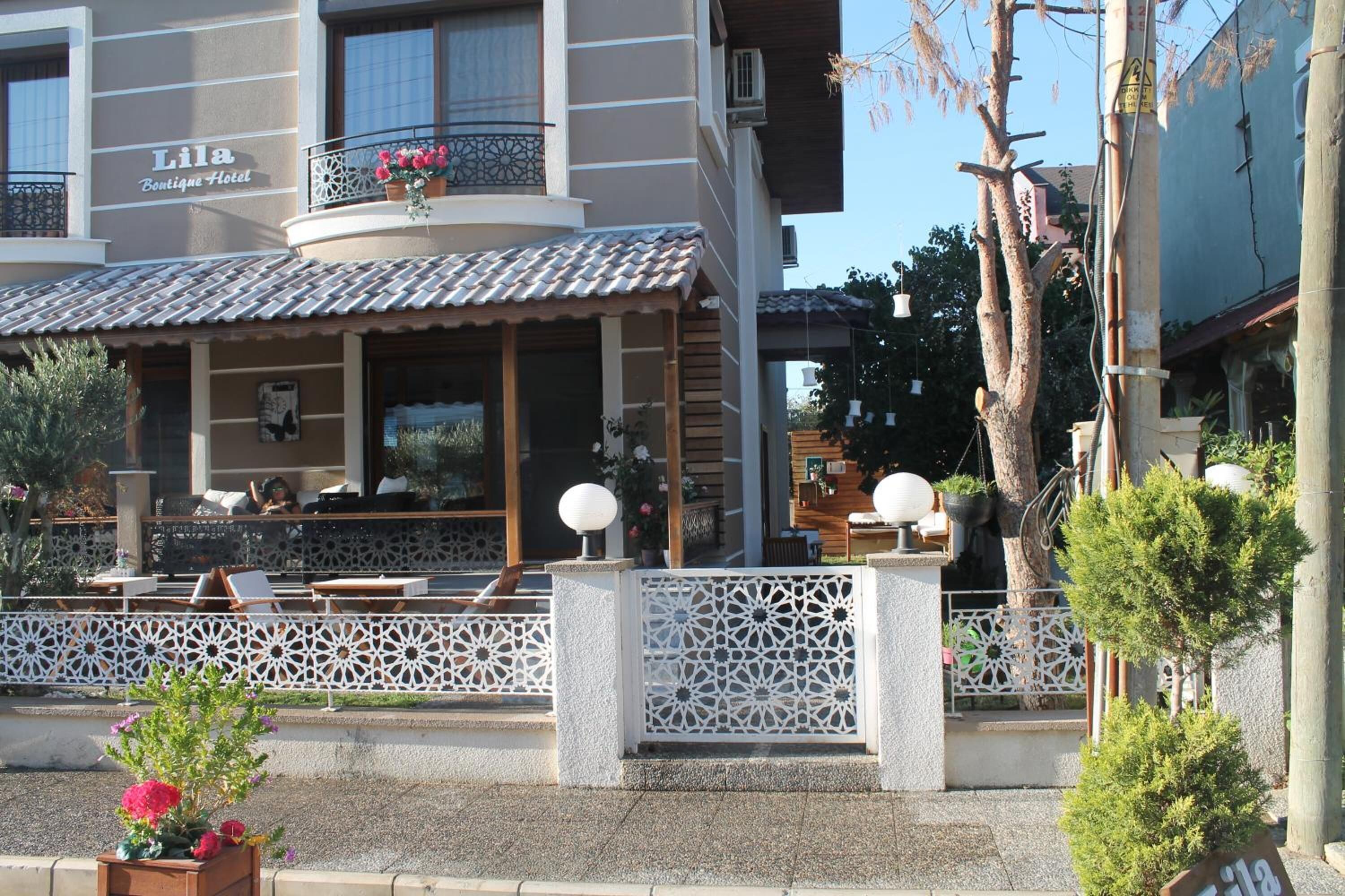 A building with a sign reading "Lila Boutique Hotel".