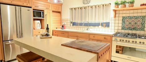 Family Villa, 3 Bedrooms, Garden View | Private kitchen | Full-sized fridge, microwave, oven, stovetop