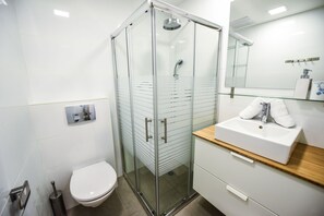 Apartment, 1 Bedroom, Sea View | Bathroom | Shower, free toiletries, hair dryer, towels