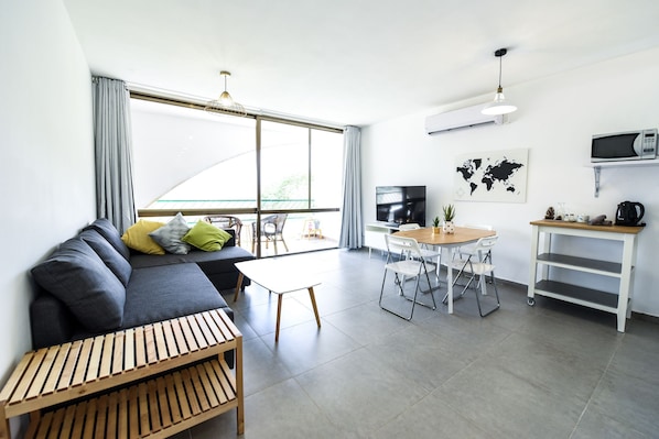 Apartment, 1 Schlafzimmer, Meerblick | Wohnbereich | Flachbildfernseher