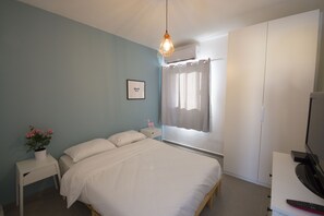 Apartment, 1 Schlafzimmer, Meerblick | 1 Schlafzimmer, Bügeleisen/Bügelbrett, kostenloses WLAN, Bettwäsche