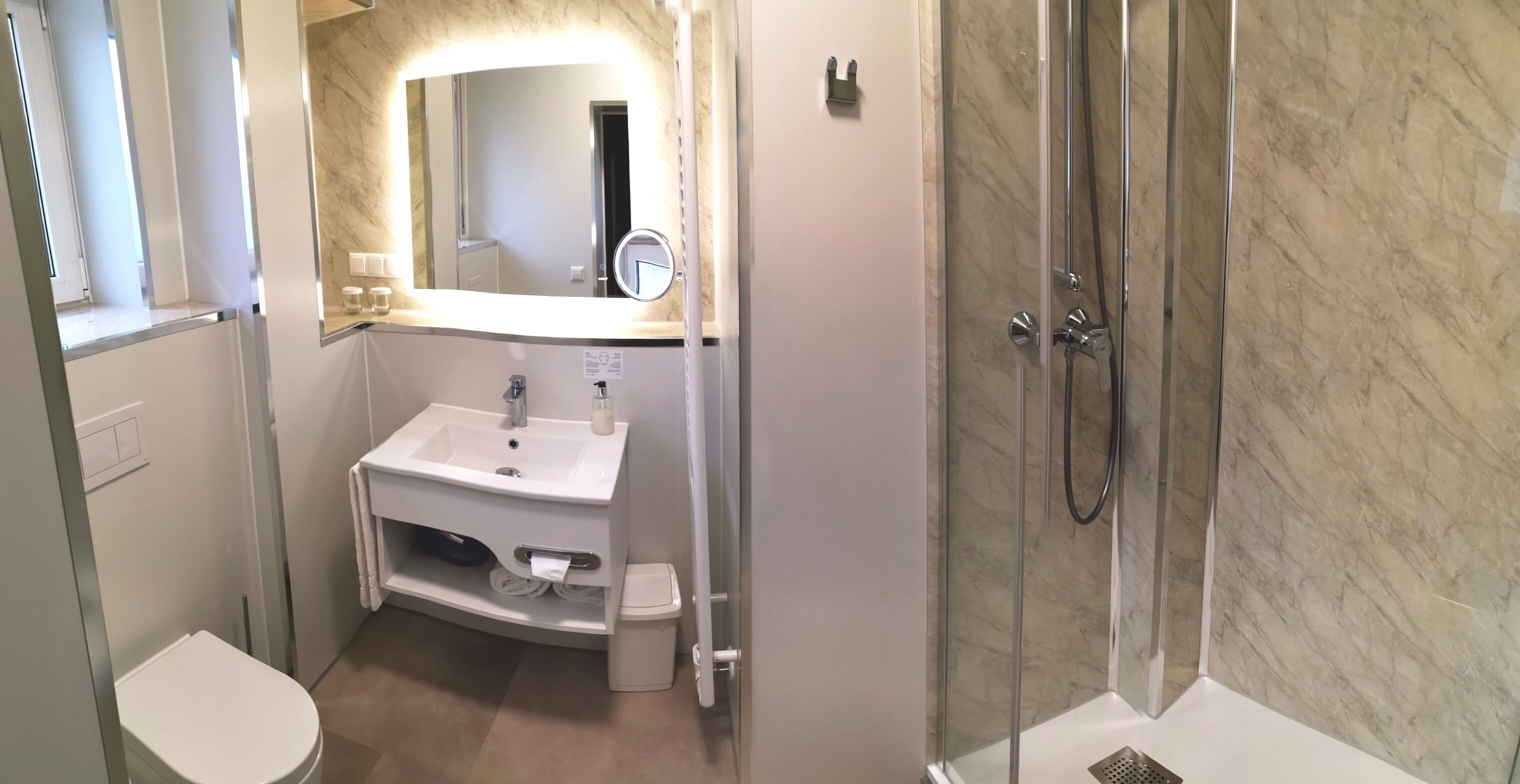 family room (relax) | bathroom | shower, free toiletries, hair dryer, towels