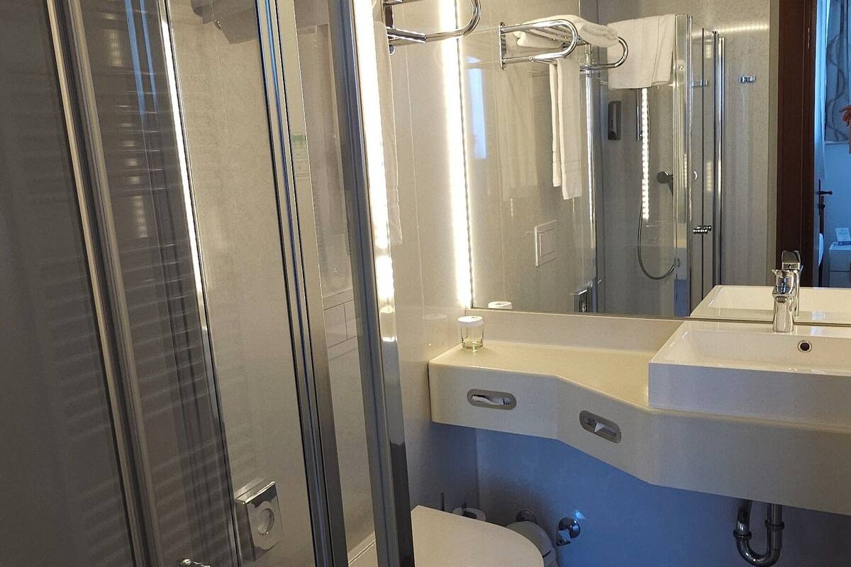 comfort double room (plus) | bathroom | shower, free toiletries, hair dryer, towels