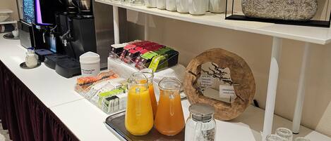 Dagelijks ontbijtbuffet (EUR 13 per persoon)