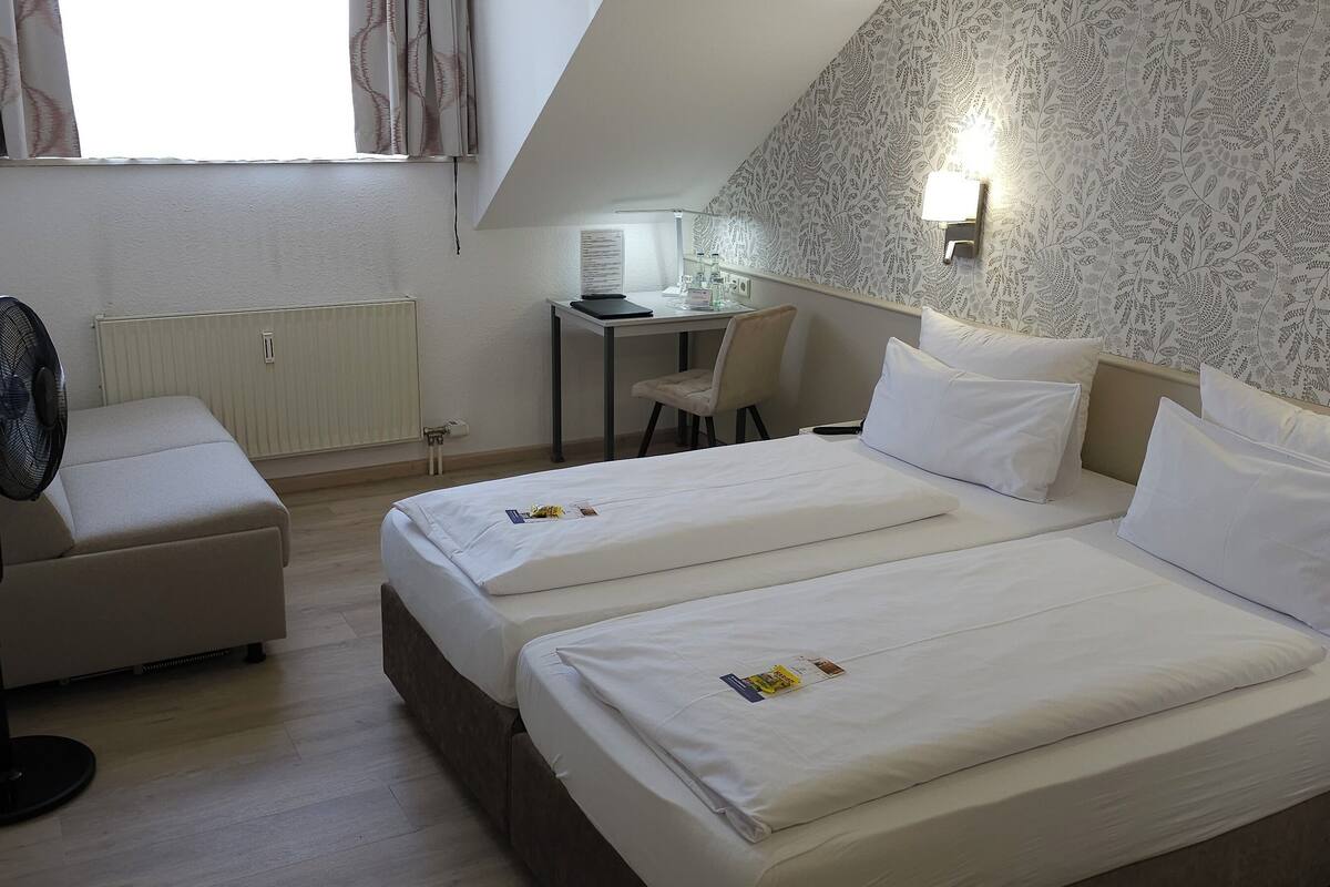 double room | desk, soundproofing, iron/ironing board, free wifi