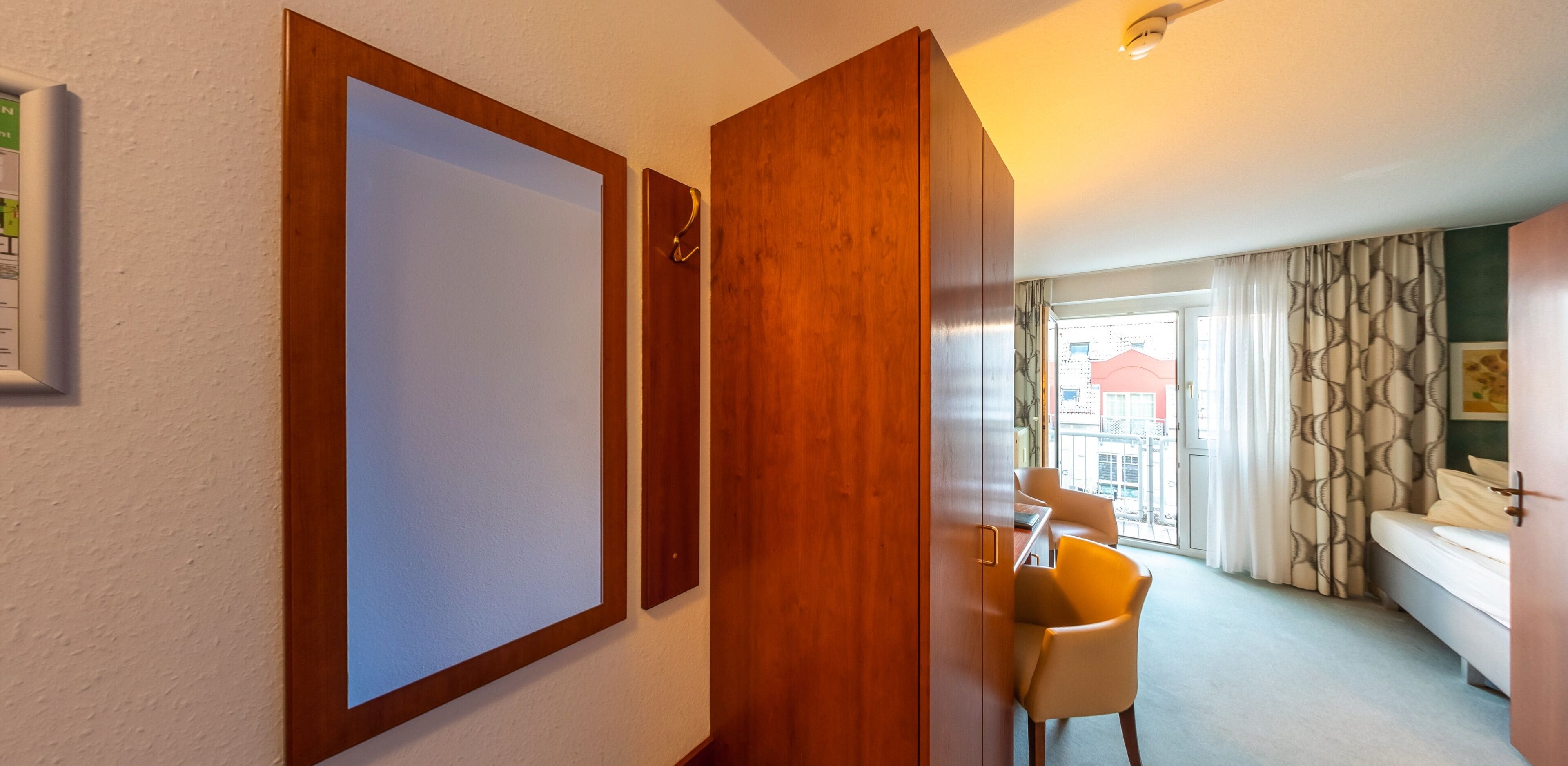 single room (plus) | desk, soundproofing, iron/ironing board, free wifi