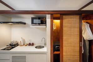 Deluxe Garden View | Private kitchenette