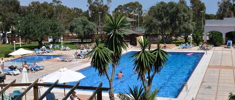 Seasonal outdoor pool