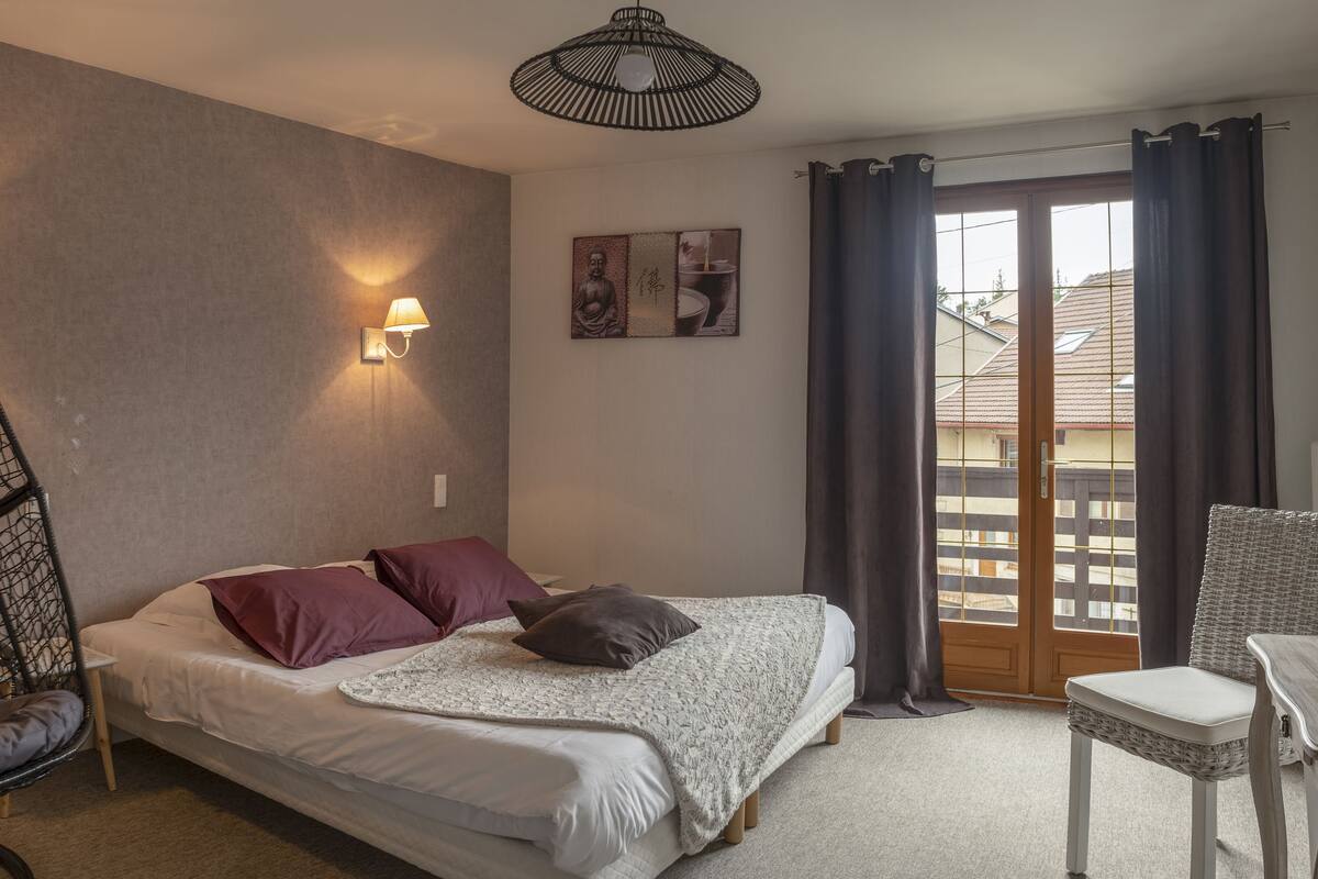 double or twin room | memory-foam beds, individually decorated, desk, soundproofing