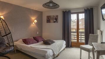 Double or Twin Room | Memory foam beds, individually decorated, desk, soundproofing