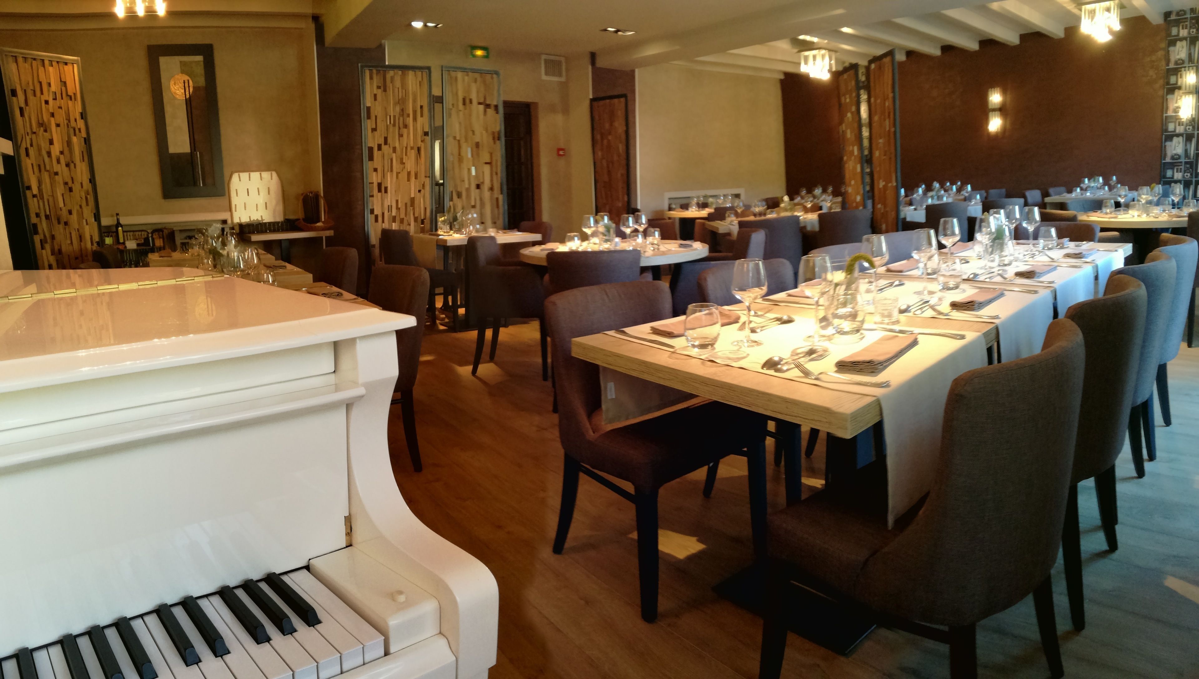 lunch and dinner served, french cuisine