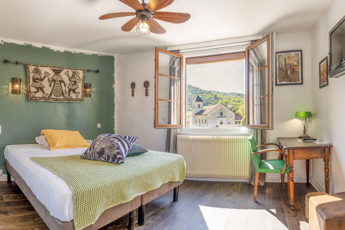 classic room, 1 double bed | memory-foam beds, individually decorated, desk, soundproofing