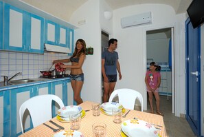 Mobile Home (4 pax) | In-room dining - Don Antonio Glamping Village (Giulianova)