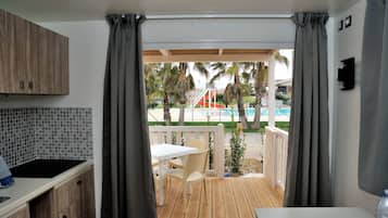 Mobile Home (3 pax) | Dapur peribadi | Peti sejuk, dapur, alat memasak/pinggan mangkuk/perkakas dapur