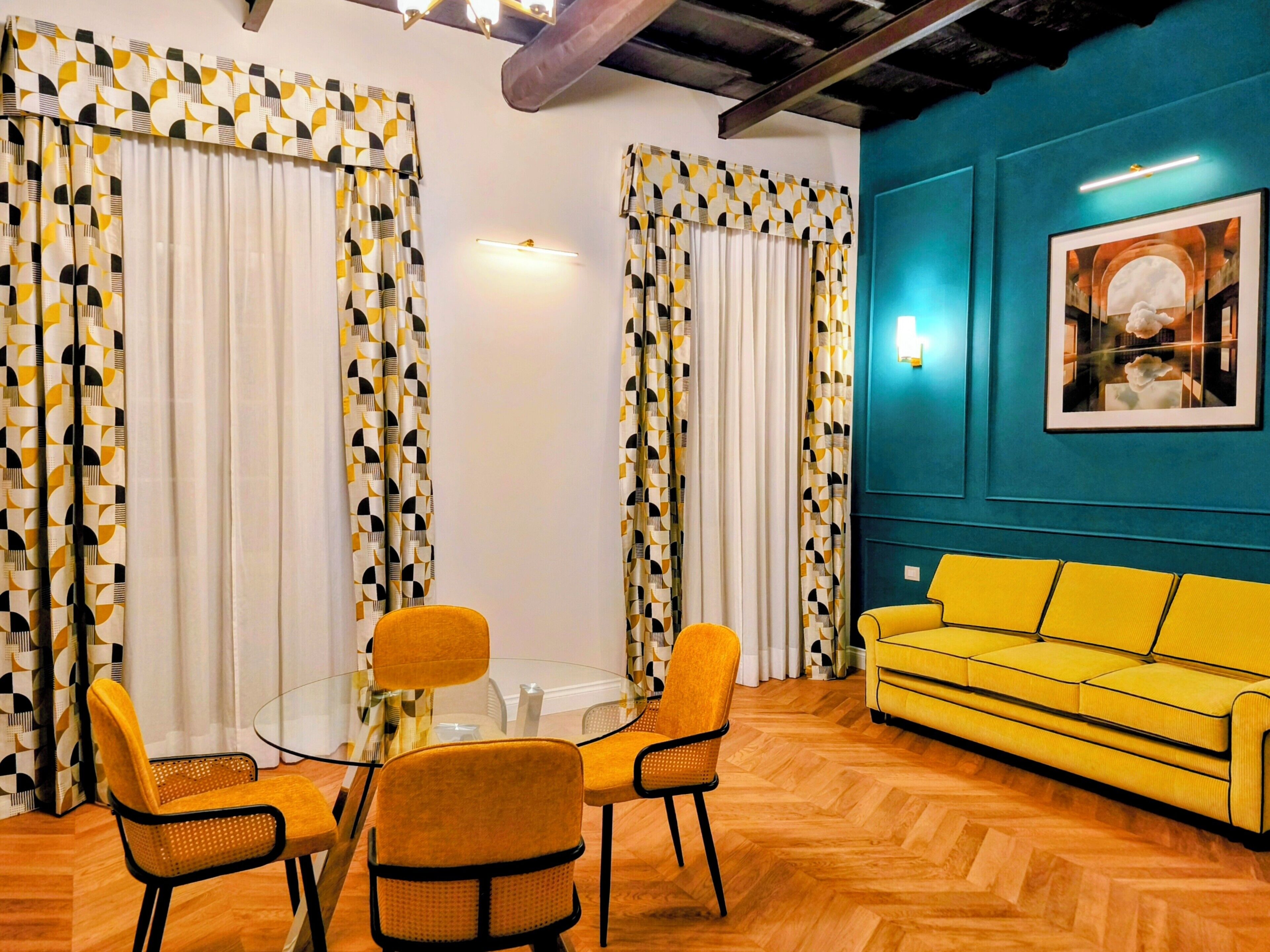 Luxury Apartment, Terrace, Annex Building (No elevator - 1st floor) | Living room | 40-inch Smart TV with digital channels